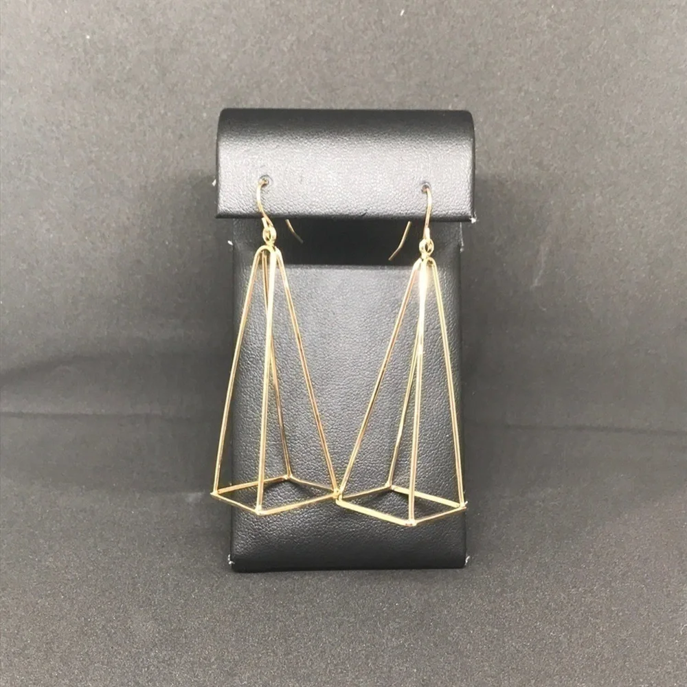 GOLD TRIANGLE EARRINGS ✨✨✨ - Picture 1 of 2
